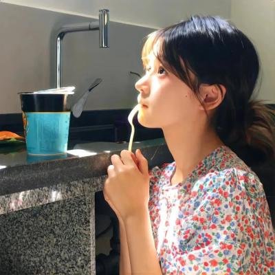 住我对面的小哥哥